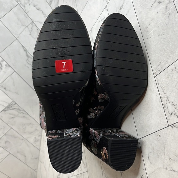 NWT Reaction Kenneth Cole Womens Time To Step Black Multi Floral Print Boots 7M - Picture 7 of 9